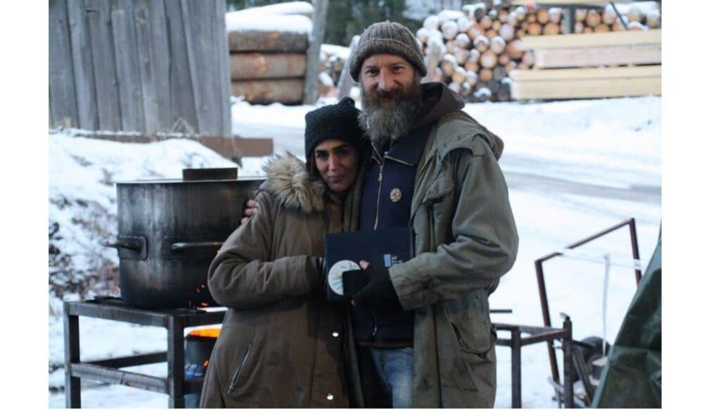 Sacha und Jean bei der Kochaktion für die Winterwanderung nach Davos gegen das World Economic Forum (WEF)