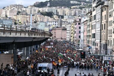 Hunderttausende Menschen streiken auf den Strassen von Italien.