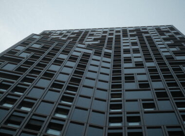 Auch in der Agglomeration schiessen die Türme in die Höhe: der Foundry Tower in Dübendorf (Bild: Noctua Rosa Moser)